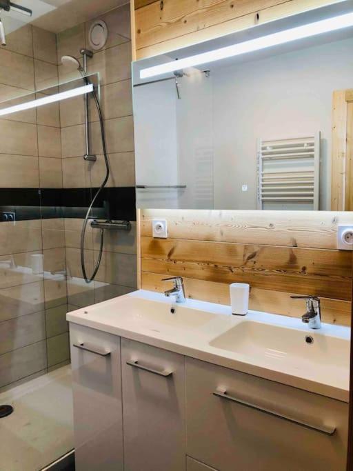 Appartement T4 8 Couchages Spacieux Et Cosy Au Pied Des Pistes Génos Dış mekan fotoğraf